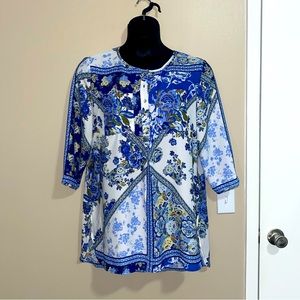NWOT Beautiful Figueroa & Flower Blue Floral Dressy Tunic Blouse in size Large
